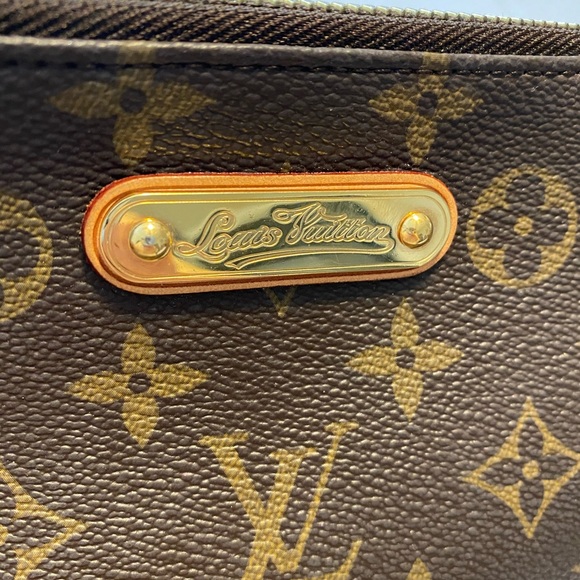 Authentic Louis Vuitton Milla Pouchette - Picture 3 of 16